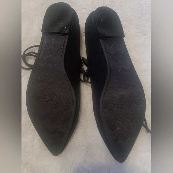 Chinese Laundry Flats - Picture 6 of 7